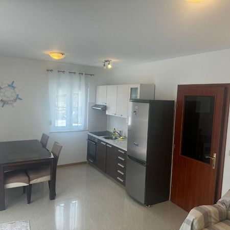 Apartments Silvije 산책길 외부 사진