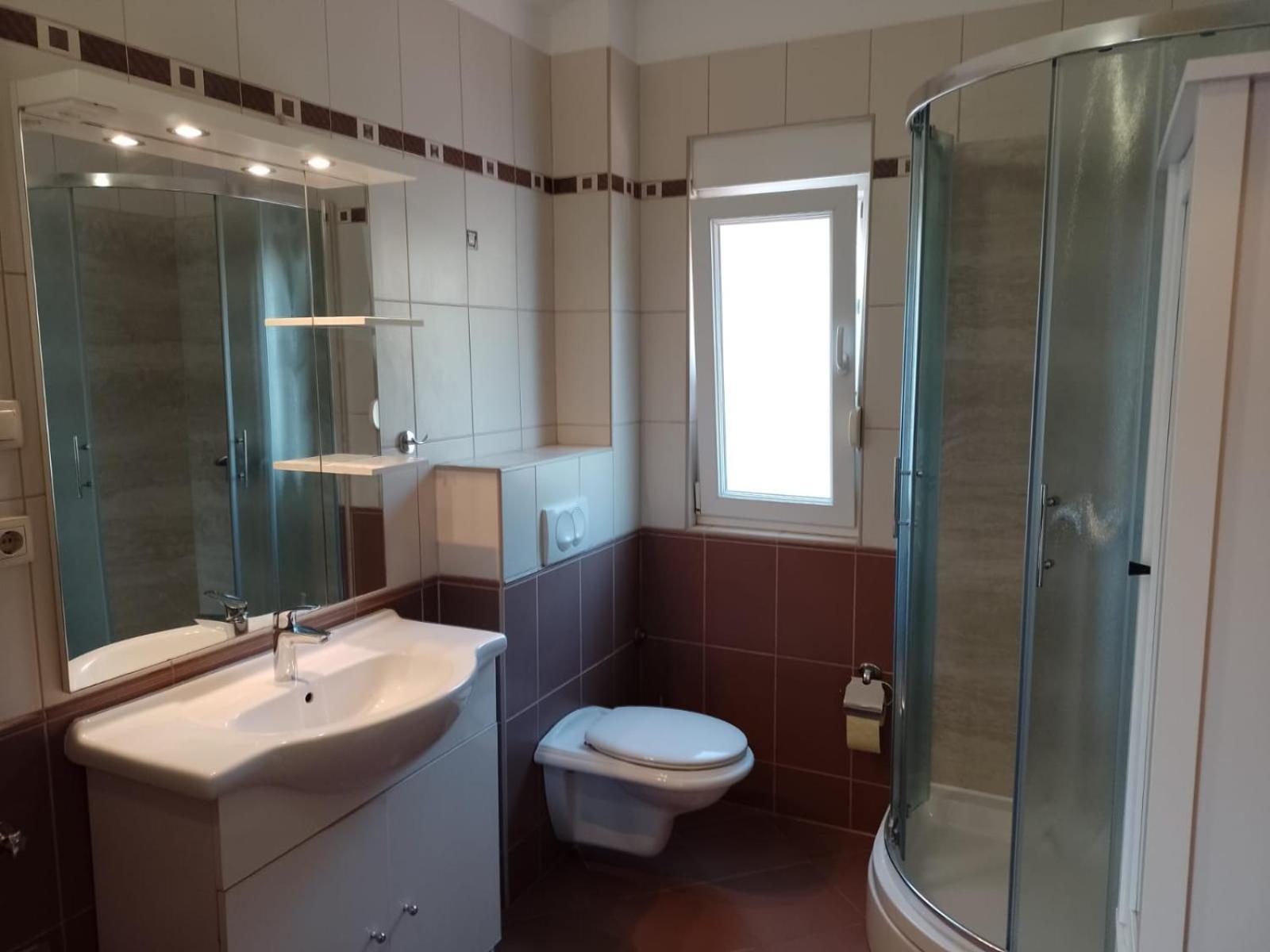 Apartments Silvije 산책길 외부 사진