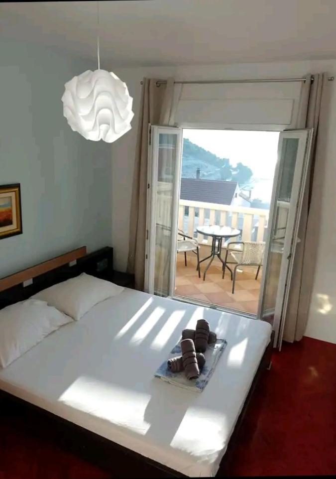 Apartments Silvije 산책길 외부 사진