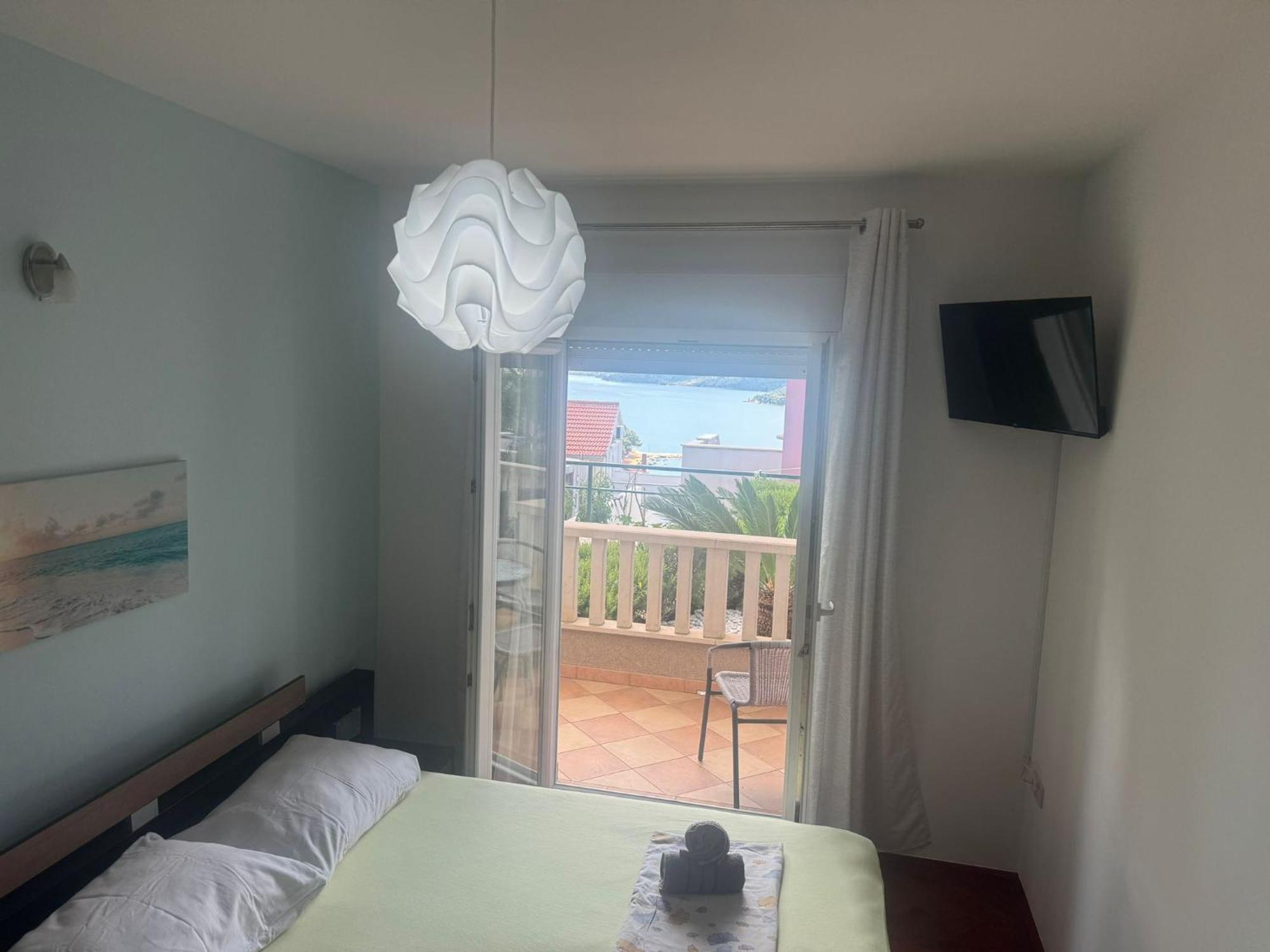 Apartments Silvije 산책길 외부 사진