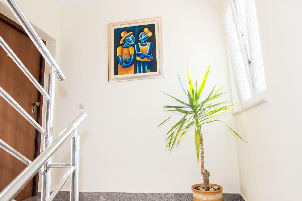 Apartments Silvije 산책길 외부 사진